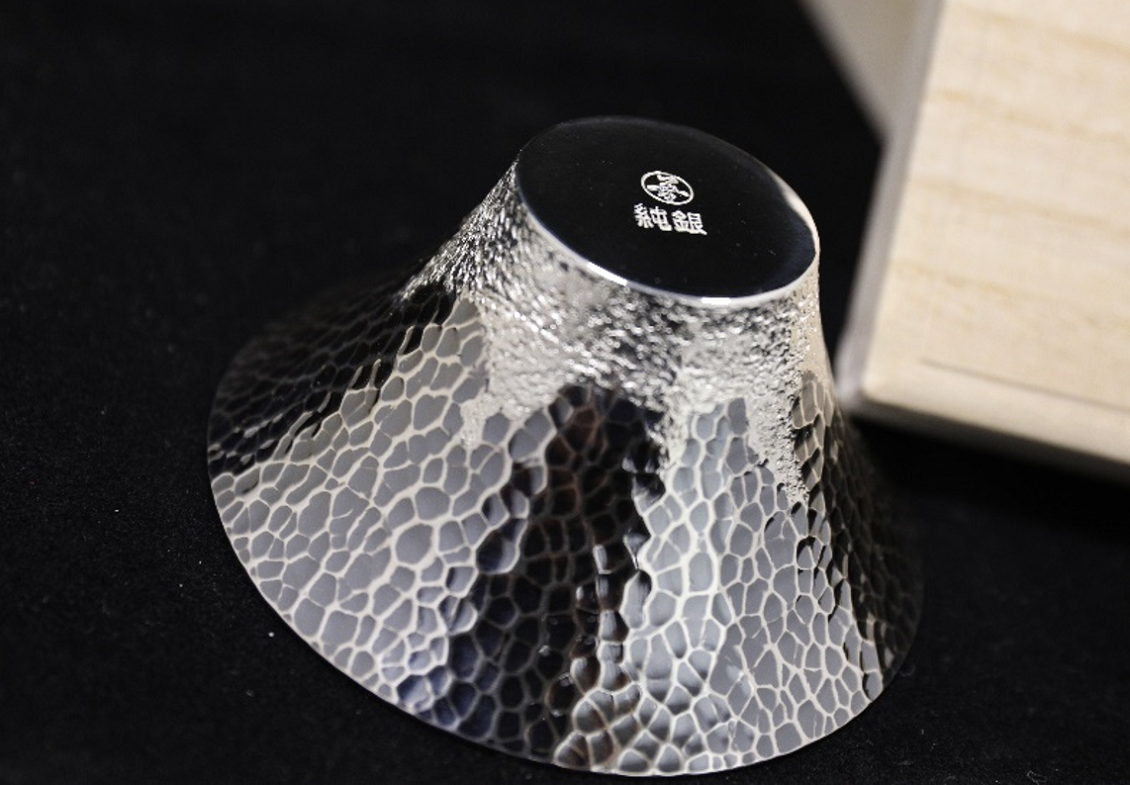 純銀製ぐい呑み(富士山型) – 森銀オンラインショップ 純銀製ぐい呑み(富士山型) – 森銀オンラインショップ