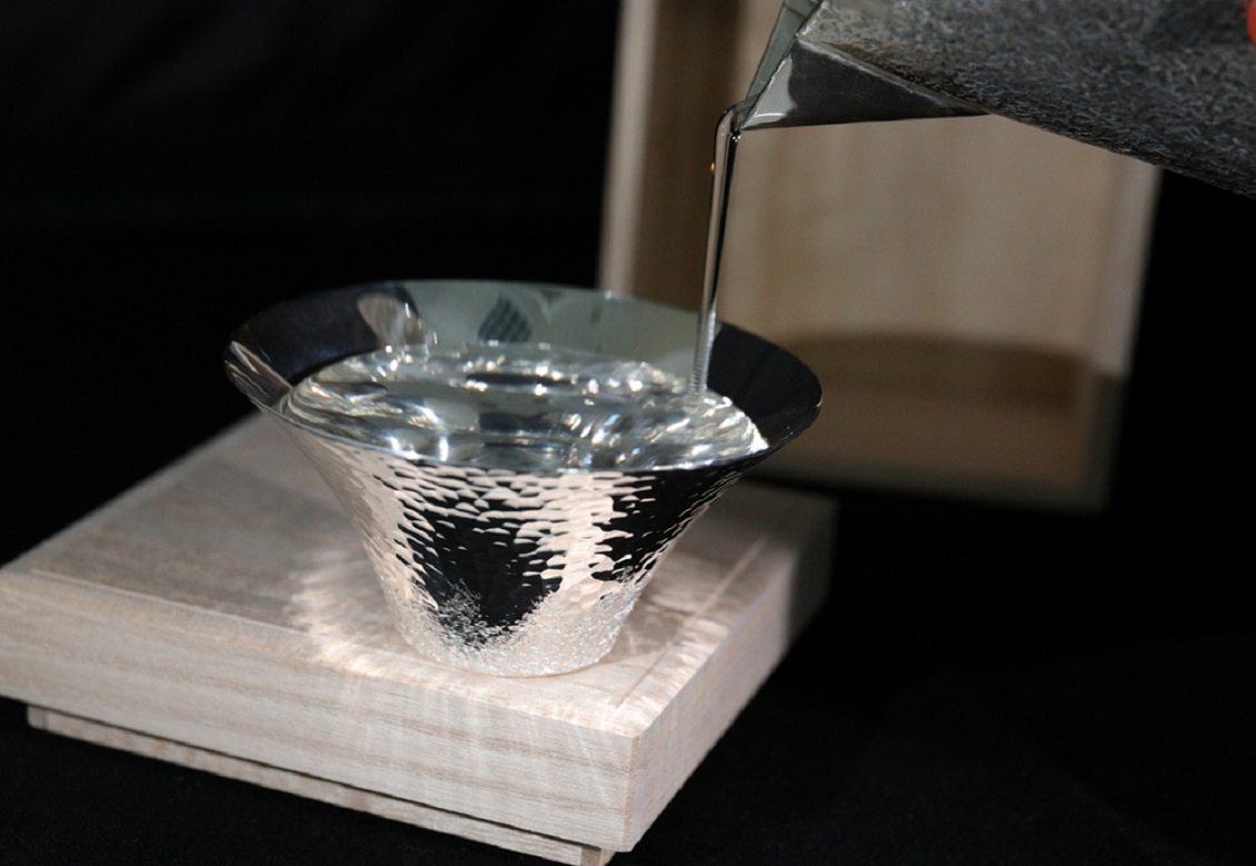 純銀製ぐい呑み(富士山型) – 森銀オンラインショップ 純銀製ぐい呑み(富士山型) – 森銀オンラインショップ